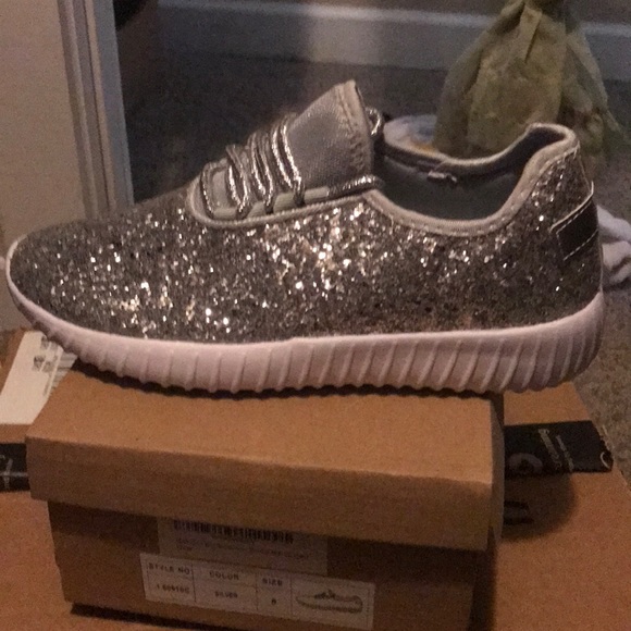 Roxy Rose woman’s size 8 sneaker - Picture 3 of 4